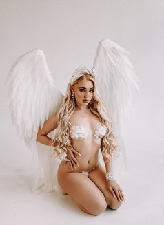 Amina - escort in Dubai Photo 5 of 18