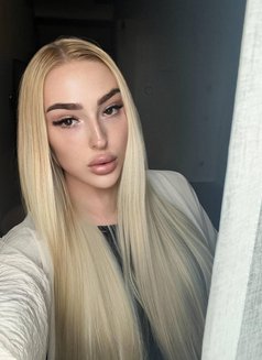 Amina - escort in Dubai Photo 10 of 18