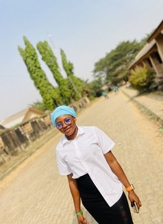 Amina - puta in Abuja Photo 1 of 2
