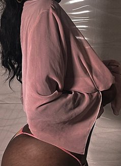 Lyna - escort in Tunis Photo 2 of 2