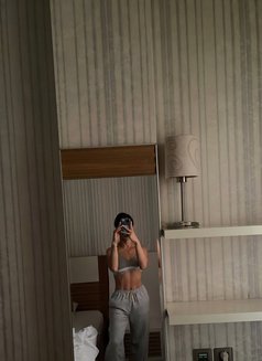 Amina - Acompañantes transexual in Baku Photo 1 of 8