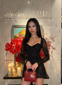 Amina - puta in Dubai Photo 5 of 9