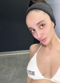 Amina - escort in Abu Dhabi Photo 3 of 4