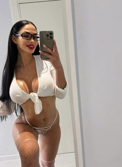 Alinka - escort in Dubai Photo 4 of 7