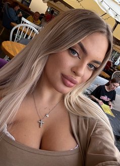 Amina - puta in Tbilisi Photo 8 of 13