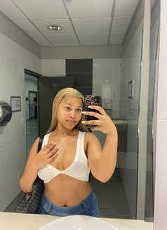 Amina - escort in Muscat Photo 3 of 5