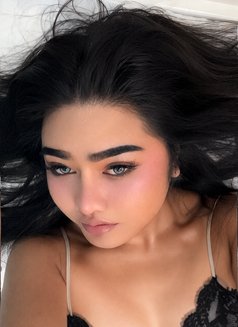 Amina - masseuse in Al Juffair Photo 17 of 18