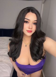 Aminaa - Transsexual escort in Jeddah Photo 7 of 8