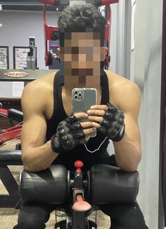 Amir sexy looking man for the ladies - Male escort in Kandy Photo 3 of 10