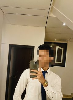 Amir sexy looking man for the ladies - Male escort in Kandy Photo 4 of 10