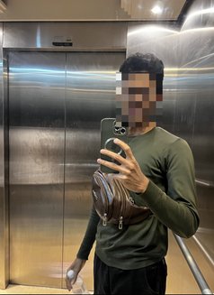 Amir sexy looking man for the ladies - Male escort in Kandy Photo 5 of 10