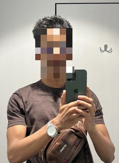 Amir sexy looking man for the ladies - Male escort in Kandy Photo 7 of 10