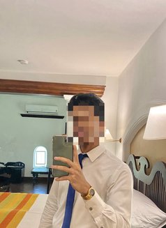 Amir sexy looking man for the ladies - Male escort in Kandy Photo 8 of 10