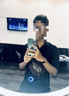 Amir sexy looking man for the ladies - Male escort in Kandy Photo 9 of 10