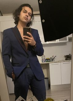 Amir sunrise - Male escort in İstanbul Photo 3 of 10