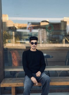 Amir - Male escort in Jeddah Photo 17 of 17