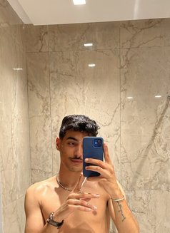 Amir - Male escort in Riyadh Photo 21 of 24