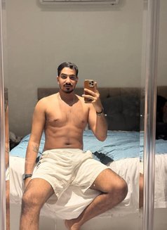 Amir v. I. P - Male escort in Jeddah Photo 5 of 5