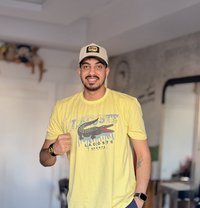 Amir v. I. P - Acompañantes masculino in Jeddah