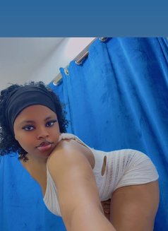 Amira - adult performer in Muscat Photo 3 of 5