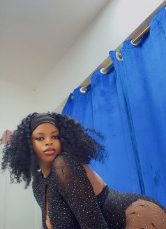 Amira - adult performer in Muscat Photo 4 of 5