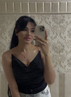 Amira - puta in Muscat Photo 2 of 5