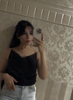 Amira - puta in Muscat Photo 3 of 5