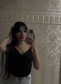 Amira - puta in Muscat Photo 4 of 5