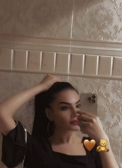 Amira - puta in Muscat Photo 6 of 9