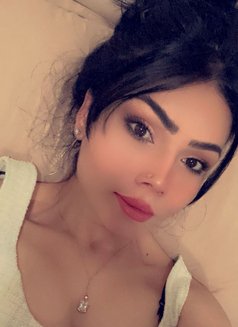 Amira - puta in Muscat Photo 9 of 9