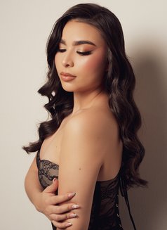Amira - puta in Dubai Photo 3 of 8