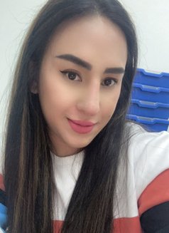 Amira - Acompañantes transexual in Dubai Photo 7 of 8