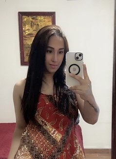 Amira - Transsexual escort in Dubai Photo 3 of 4