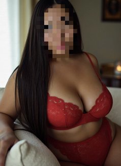 Amira independent - puta in Dubai Photo 7 of 10