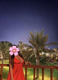 Amira independent outcall - puta in Dubai Photo 9 of 10