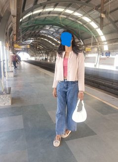 Amira - Intérprete de adultos in Noida Photo 7 of 8