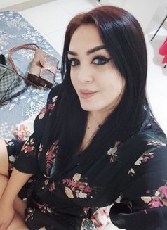 Amira - puta in Muscat Photo 1 of 5