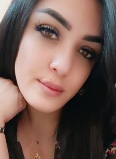 Amira - puta in Muscat Photo 2 of 5