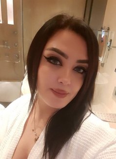 Amira - puta in Muscat Photo 3 of 5