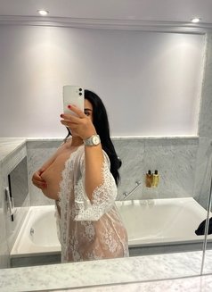 AMIRA | Fulham 🇬🇧, Latina-Arab - escort in London Photo 15 of 17