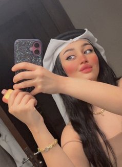 Amira - puta in İstanbul Photo 4 of 6