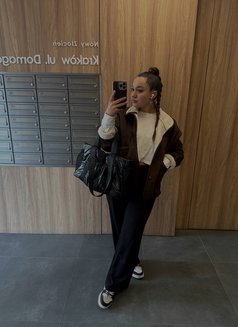 Amira - escort in Dubai Photo 2 of 9