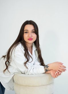 Amira - escort in Dubai Photo 4 of 9