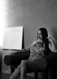 Amira - escort in Dubai Photo 6 of 9