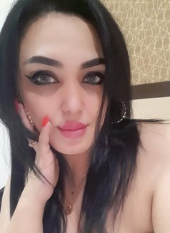 Amira - puta in Muscat Photo 5 of 6