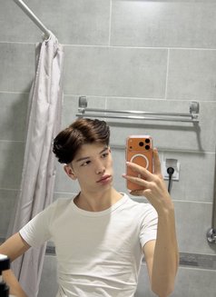 Amircheek - Male escort in Dubai Photo 2 of 4