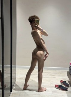 Amircheek - Male escort in Dubai Photo 3 of 4