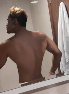 Amis - masseur in Muscat Photo 7 of 7