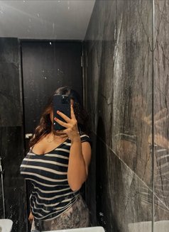 Amisha - escort in Kochi Photo 2 of 2