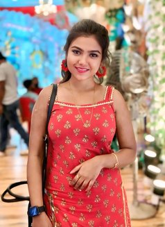 Amisha - escort in Mumbai Photo 3 of 6